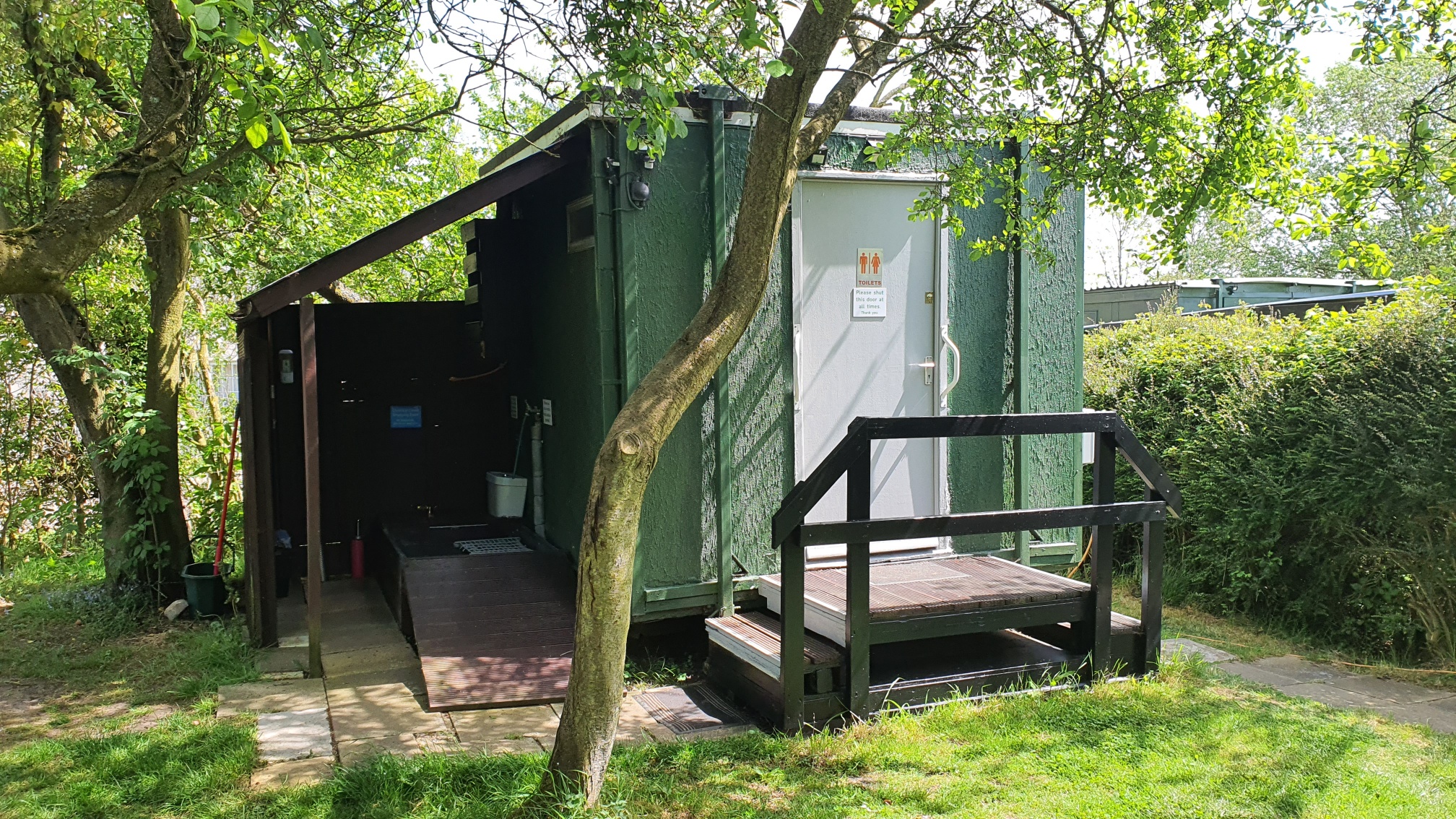 Toliet cabin